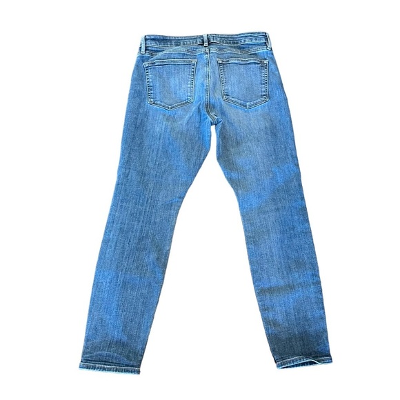 LOFT Mid Rise Curvy Skinny Jeans in Classic Mid Wash - 29 - Picture 4 of 9